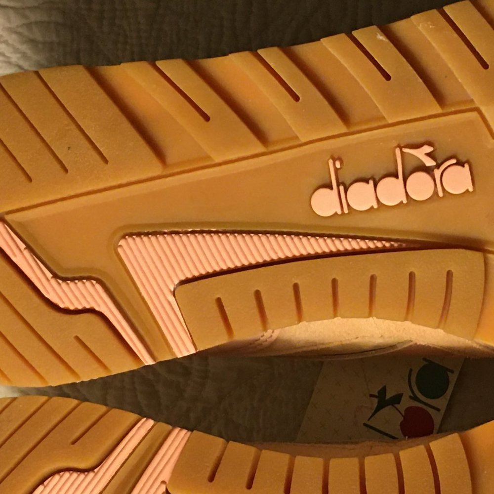 DIADORA x Feature N9000 Unisex Runners    NWT! - Picture 5 of 16